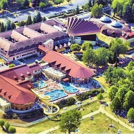 Pine Wood 5 Apartment