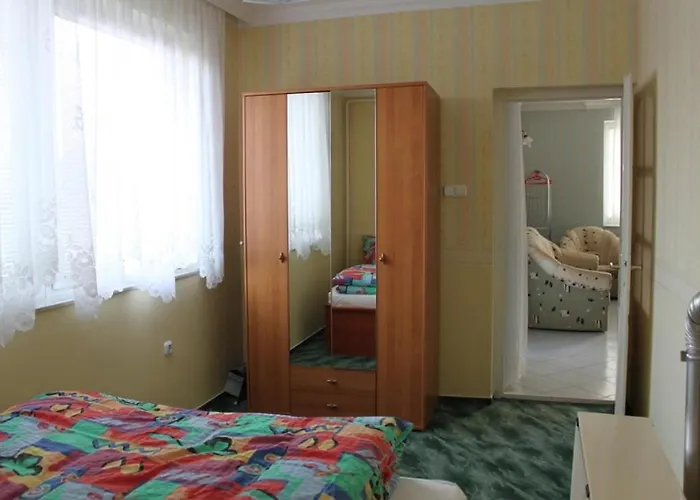 Apartament Pine Wood 5 *